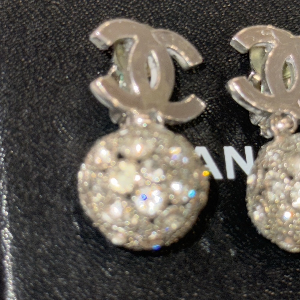 Vintage Chanel earrings clip ons great condition has some scratches. - Picture 3 of 7